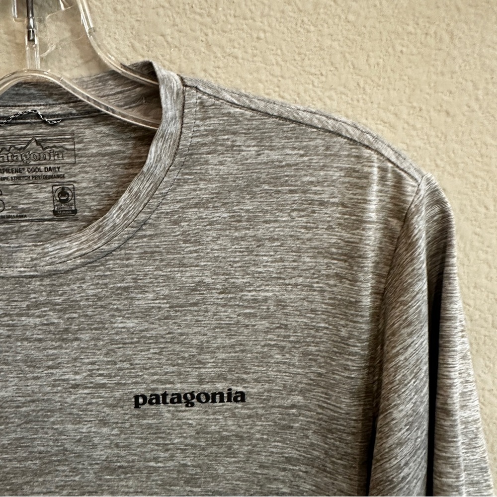 Patagonia Capilene Cool Daily Logo Performance T Shirt Gray Men’s Small - Picture 5 of 5